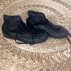 Black Leather Mono unisex Converse